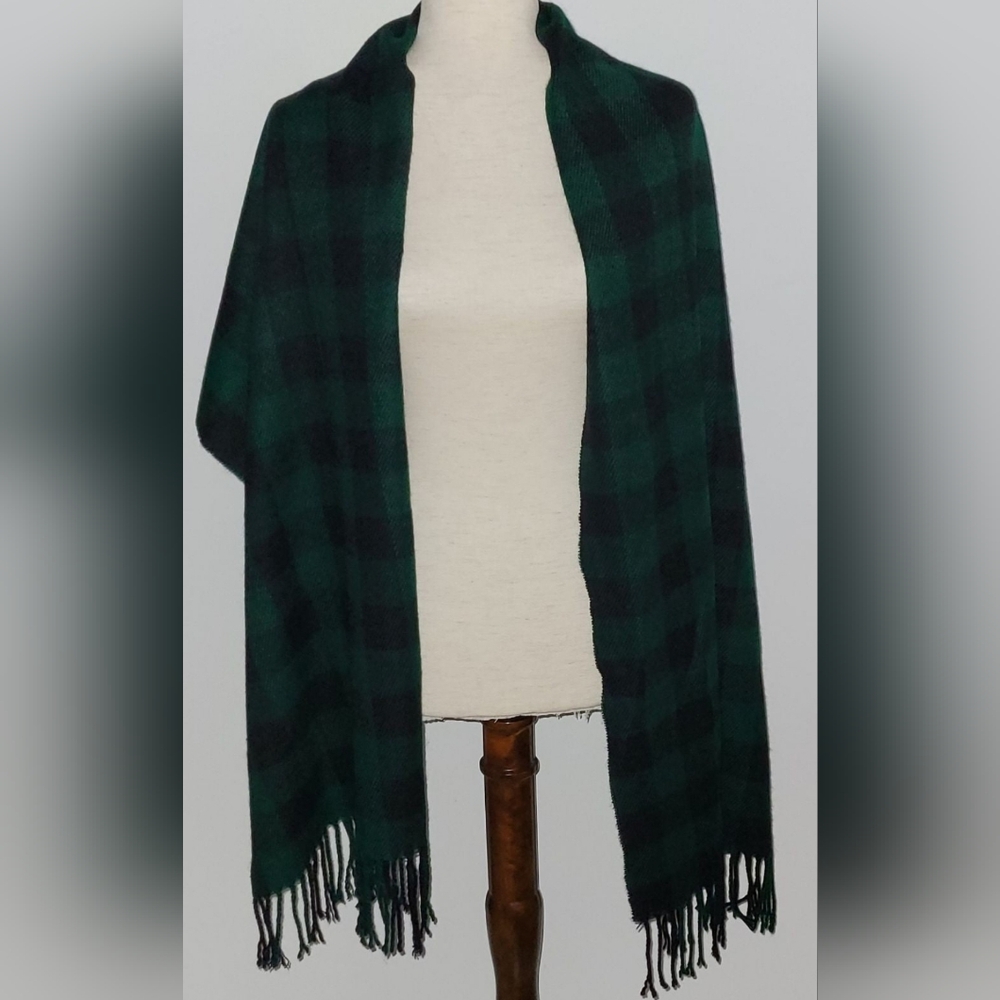 Forever 21 Green Black Plaid Scarf Fringe Tassel Soft Wrap